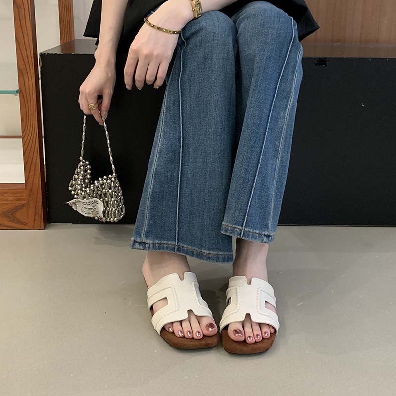 Women's Flat One-Strap Slippers Summer 2026 New Style Slip-On Comfortable Black Square Toe Vacation Beach Shoes